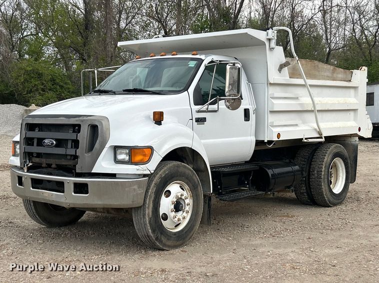 image for item FC5368 2004 Ford F750 Super Duty dump truck
