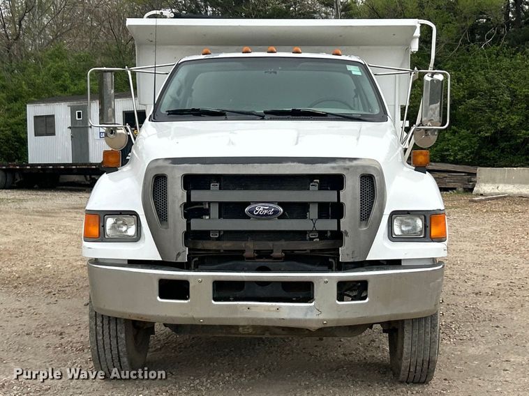 image for item FC5368 2004 Ford F750 Super Duty dump truck