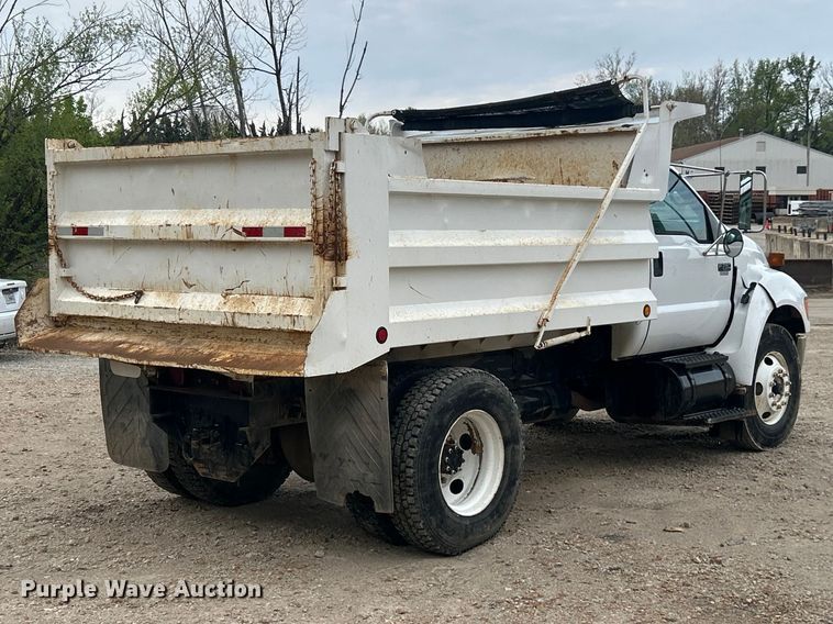 image for item FC5368 2004 Ford F750 Super Duty dump truck