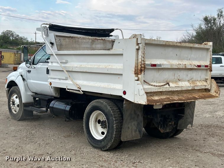 image for item FC5368 2004 Ford F750 Super Duty dump truck