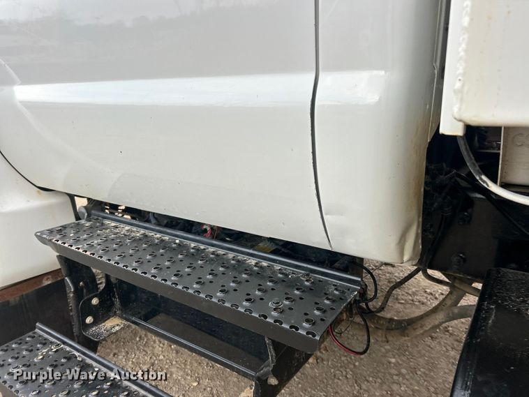 image for item FC5368 2004 Ford F750 Super Duty dump truck