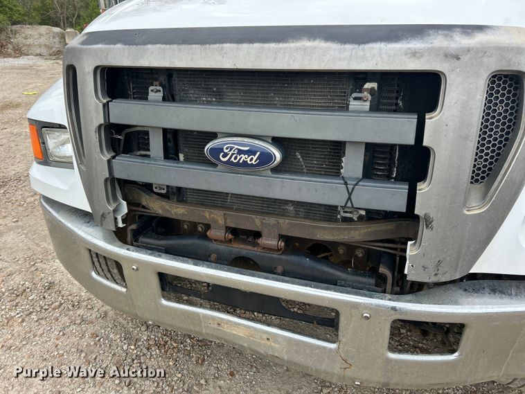 image for item FC5368 2004 Ford F750 Super Duty dump truck
