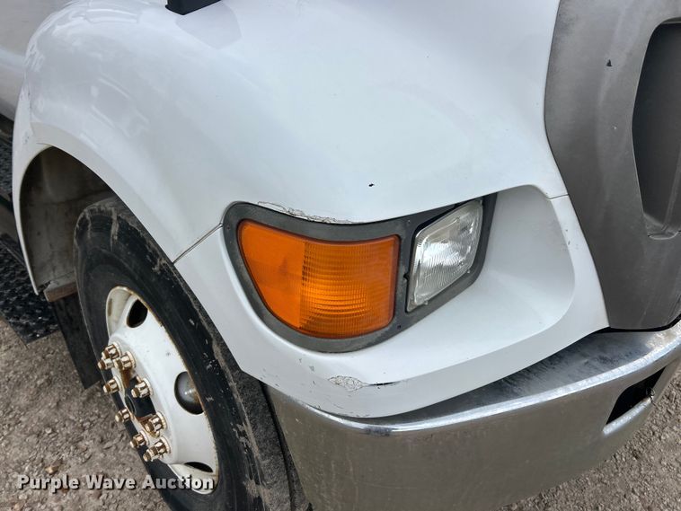 image for item FC5368 2004 Ford F750 Super Duty dump truck