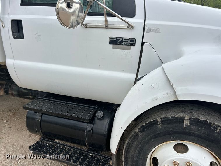 image for item FC5368 2004 Ford F750 Super Duty dump truck
