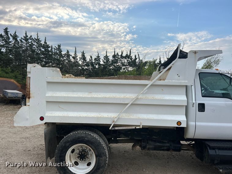 image for item FC5368 2004 Ford F750 Super Duty dump truck