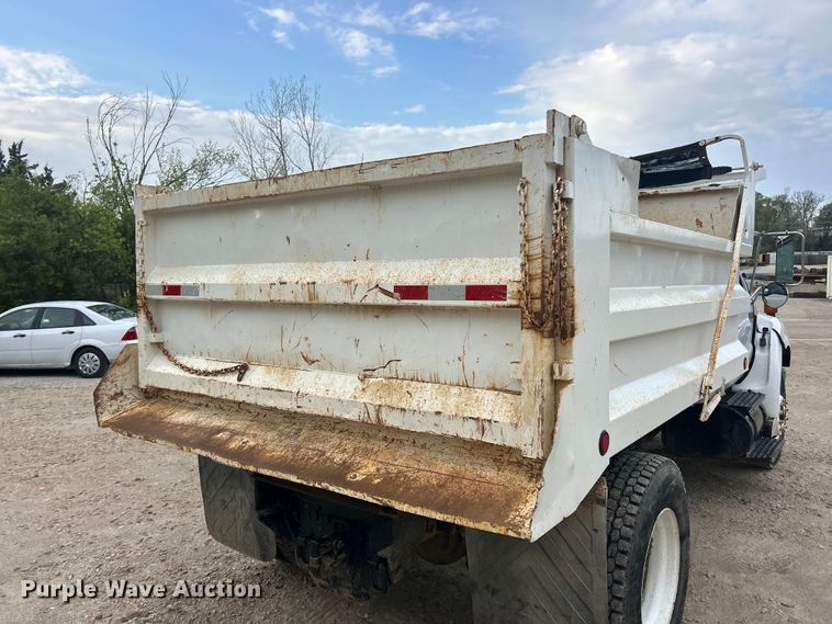 image for item FC5368 2004 Ford F750 Super Duty dump truck