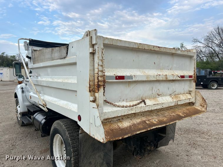 image for item FC5368 2004 Ford F750 Super Duty dump truck