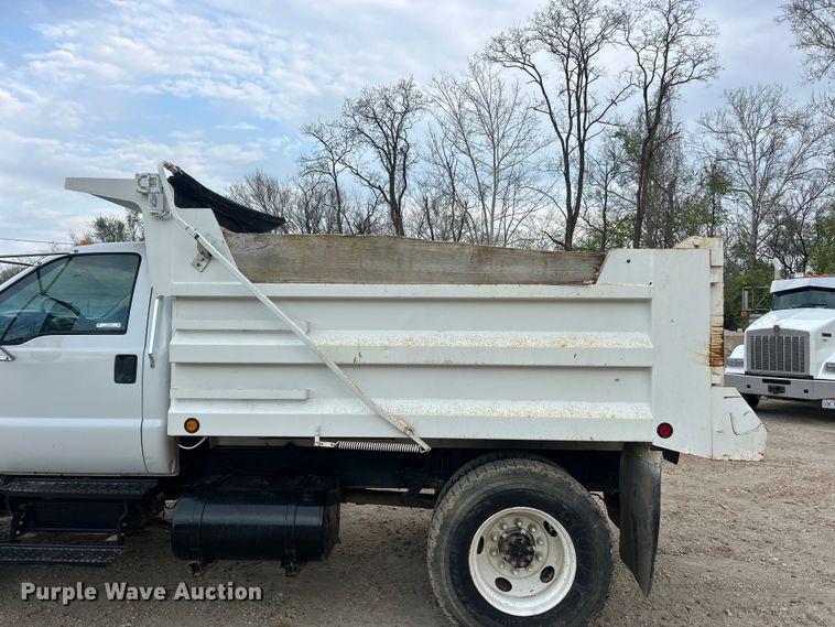 image for item FC5368 2004 Ford F750 Super Duty dump truck