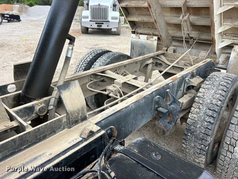 image for item FC5368 2004 Ford F750 Super Duty dump truck