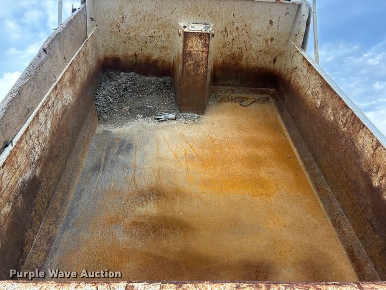 image for item FC5368 2004 Ford F750 Super Duty dump truck