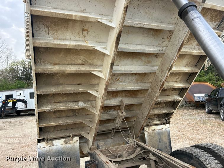 image for item FC5368 2004 Ford F750 Super Duty dump truck