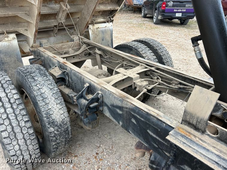 image for item FC5368 2004 Ford F750 Super Duty dump truck