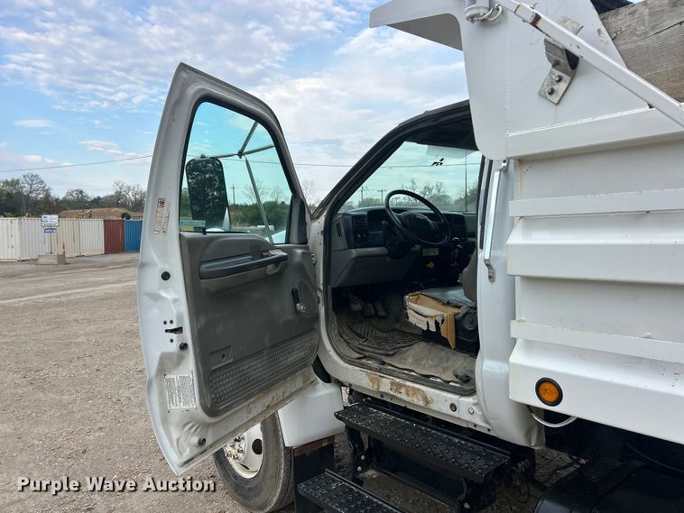 image for item FC5368 2004 Ford F750 Super Duty dump truck