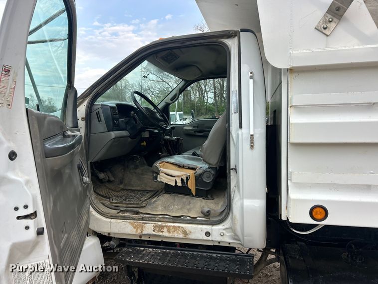 image for item FC5368 2004 Ford F750 Super Duty dump truck