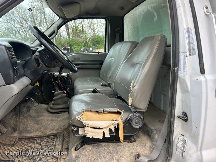 image for item FC5368 2004 Ford F750 Super Duty dump truck