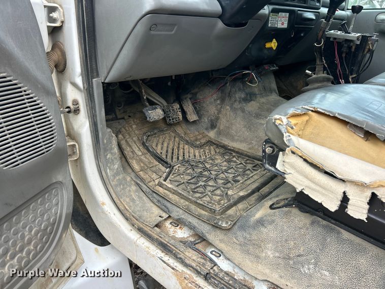 image for item FC5368 2004 Ford F750 Super Duty dump truck