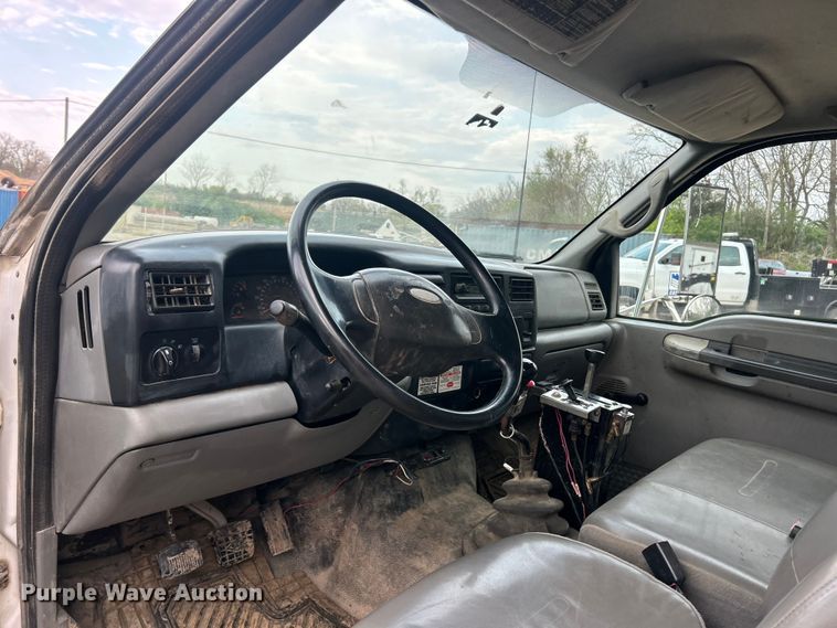 image for item FC5368 2004 Ford F750 Super Duty dump truck