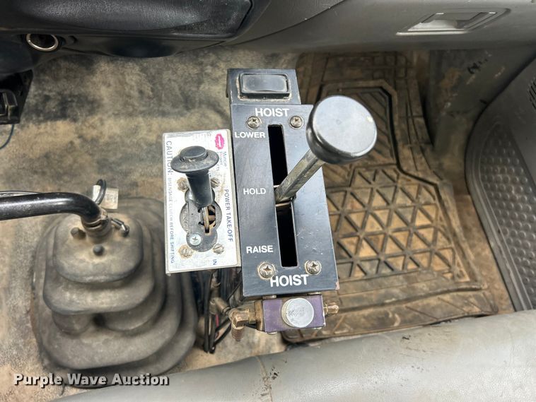 image for item FC5368 2004 Ford F750 Super Duty dump truck