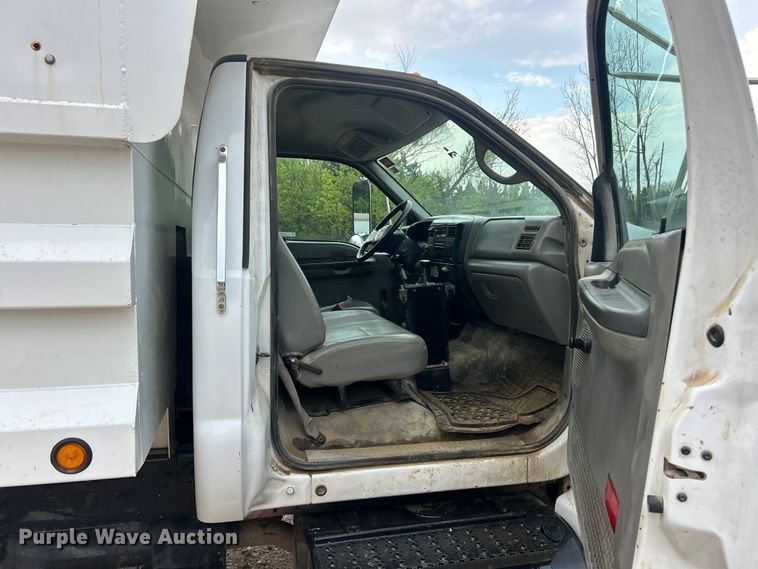 image for item FC5368 2004 Ford F750 Super Duty dump truck