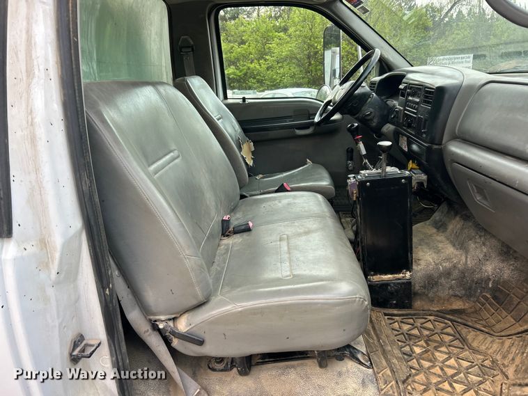 image for item FC5368 2004 Ford F750 Super Duty dump truck