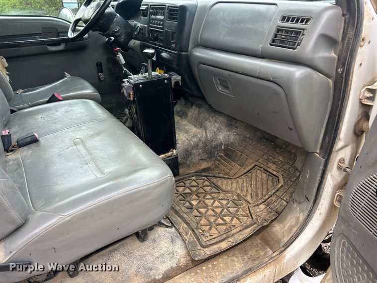 image for item FC5368 2004 Ford F750 Super Duty dump truck