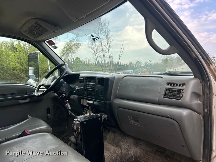 image for item FC5368 2004 Ford F750 Super Duty dump truck