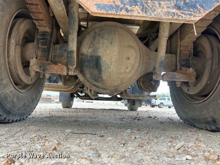 image for item FC5368 2004 Ford F750 Super Duty dump truck