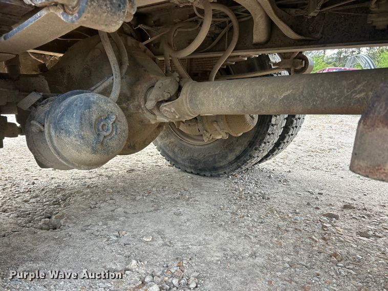 image for item FC5368 2004 Ford F750 Super Duty dump truck