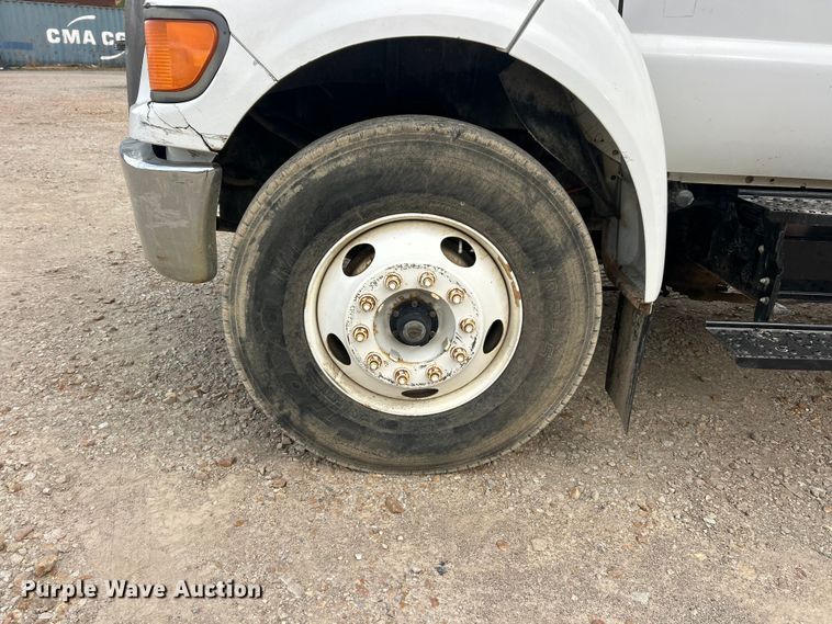 image for item FC5368 2004 Ford F750 Super Duty dump truck