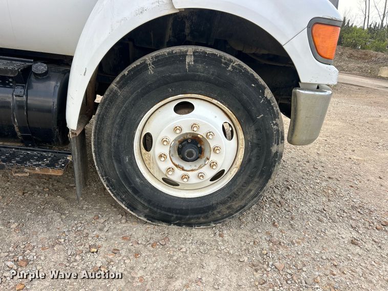 image for item FC5368 2004 Ford F750 Super Duty dump truck