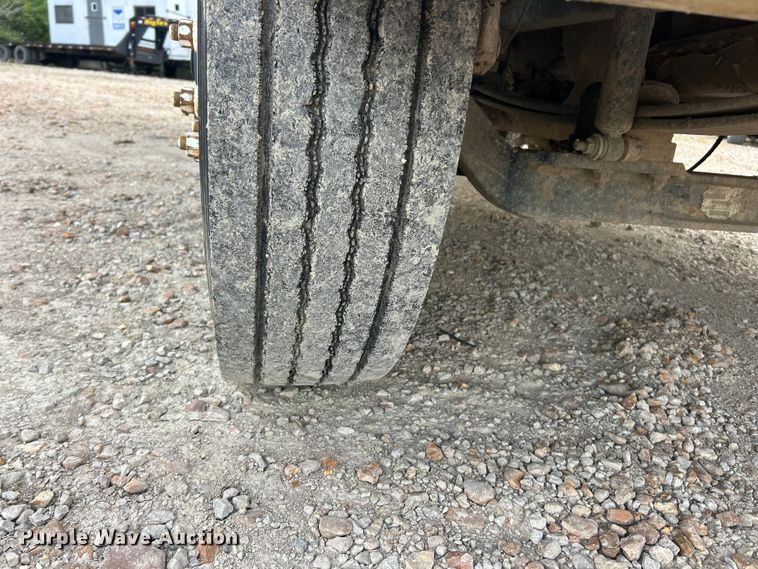 image for item FC5368 2004 Ford F750 Super Duty dump truck