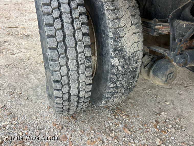 image for item FC5368 2004 Ford F750 Super Duty dump truck