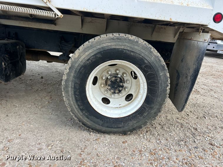 image for item FC5368 2004 Ford F750 Super Duty dump truck