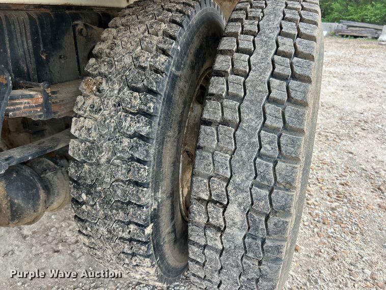 image for item FC5368 2004 Ford F750 Super Duty dump truck