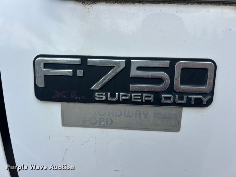 image for item FC5368 2004 Ford F750 Super Duty dump truck