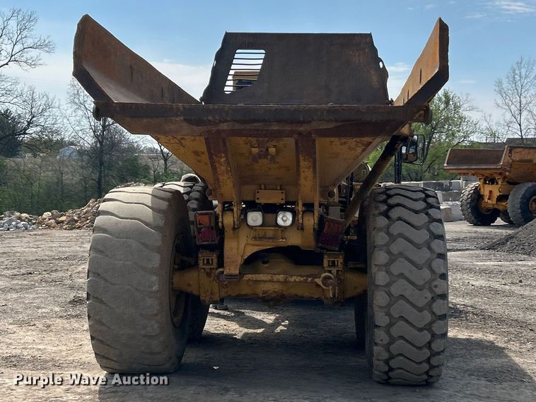 image for item FC5373 1993 Caterpillar D250D articulated haul truck