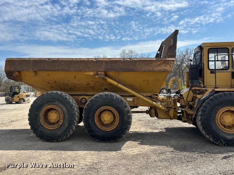 image for item FC5373 1993 Caterpillar D250D articulated haul truck