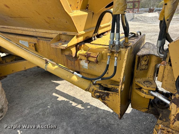 image for item FC5373 1993 Caterpillar D250D articulated haul truck