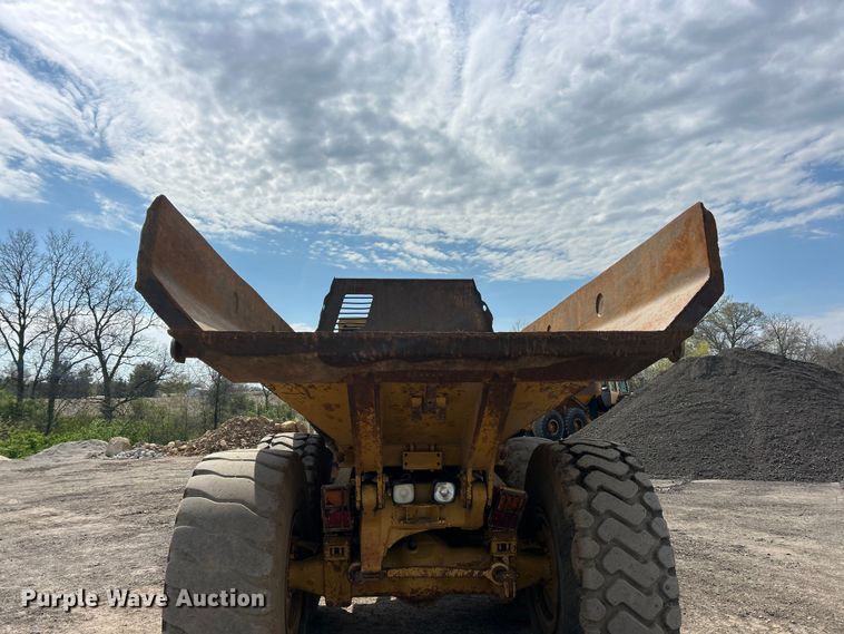 image for item FC5373 1993 Caterpillar D250D articulated haul truck