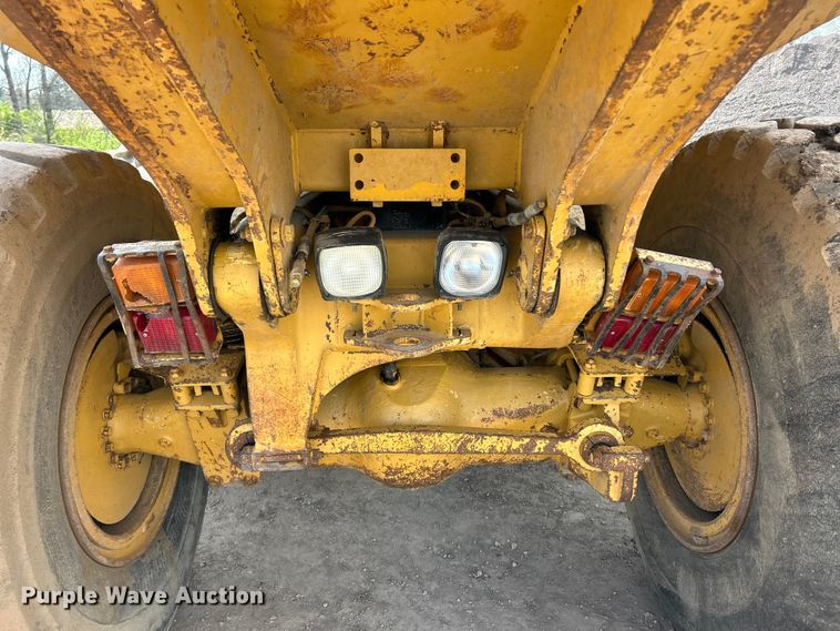 image for item FC5373 1993 Caterpillar D250D articulated haul truck