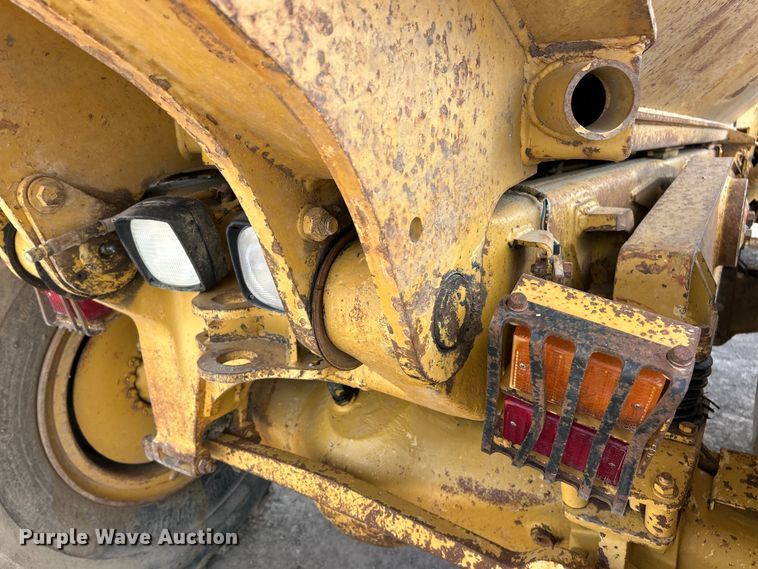 image for item FC5373 1993 Caterpillar D250D articulated haul truck