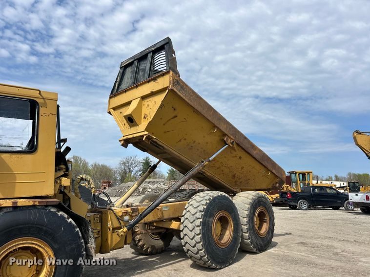 image for item FC5373 1993 Caterpillar D250D articulated haul truck