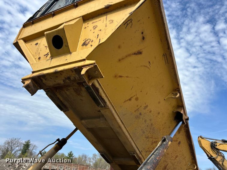 image for item FC5373 1993 Caterpillar D250D articulated haul truck