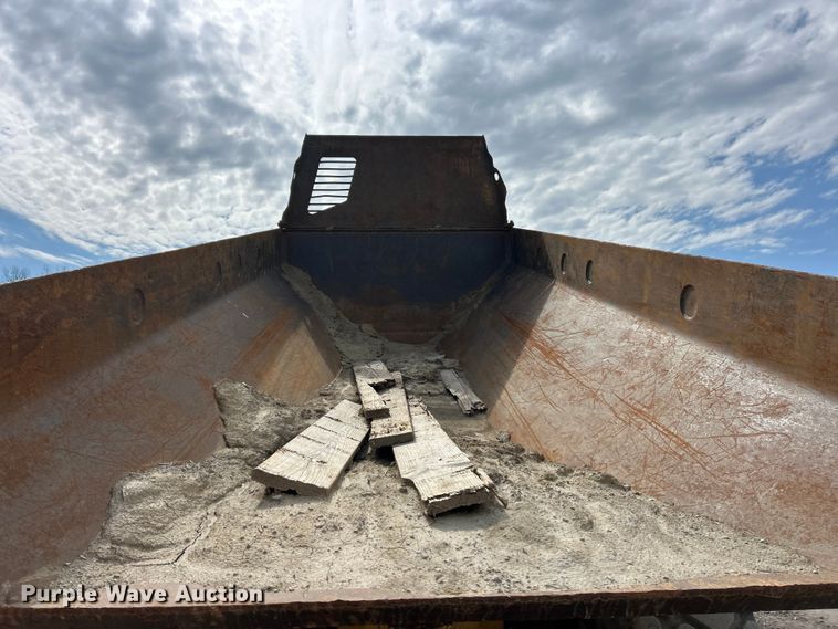 image for item FC5373 1993 Caterpillar D250D articulated haul truck