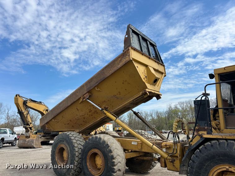 image for item FC5373 1993 Caterpillar D250D articulated haul truck