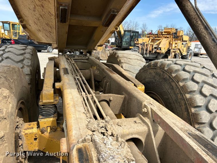 image for item FC5373 1993 Caterpillar D250D articulated haul truck