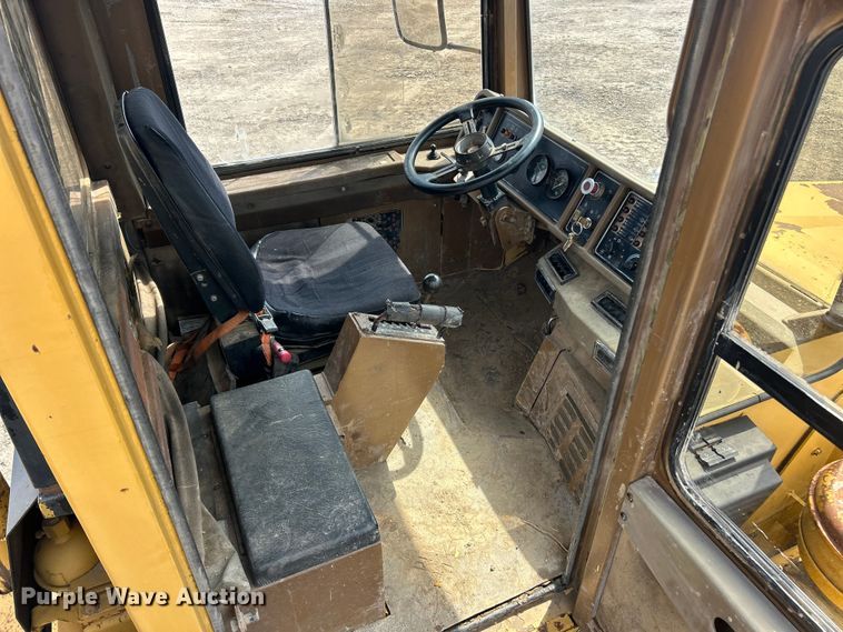 image for item FC5373 1993 Caterpillar D250D articulated haul truck