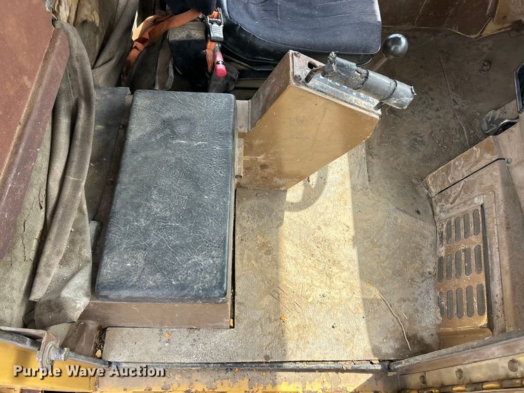 image for item FC5373 1993 Caterpillar D250D articulated haul truck