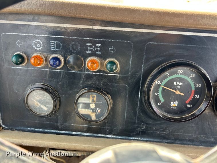 image for item FC5373 1993 Caterpillar D250D articulated haul truck