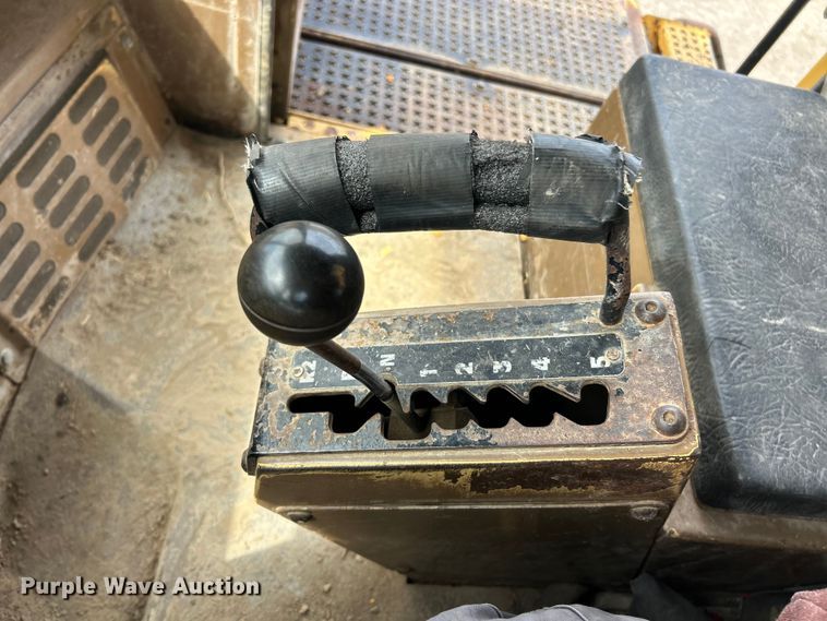 image for item FC5373 1993 Caterpillar D250D articulated haul truck